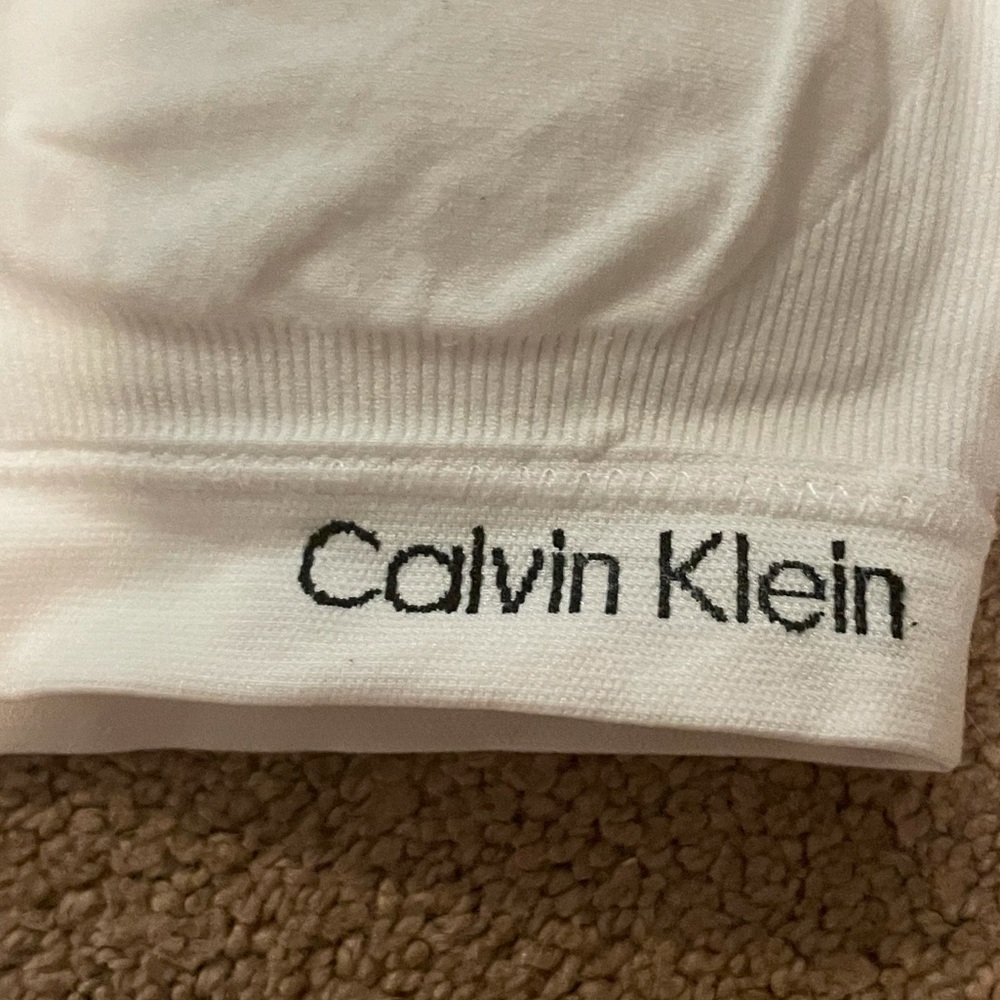 2 calvin klein bras - Picture 4 of 4